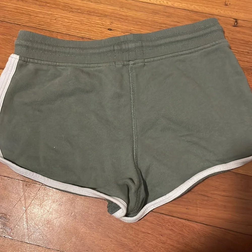 Green/black country road shorts for girls - Picture 2 of 3